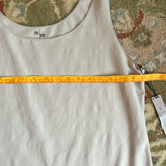 Nice and Zoe tank top - Picture 3 of 5